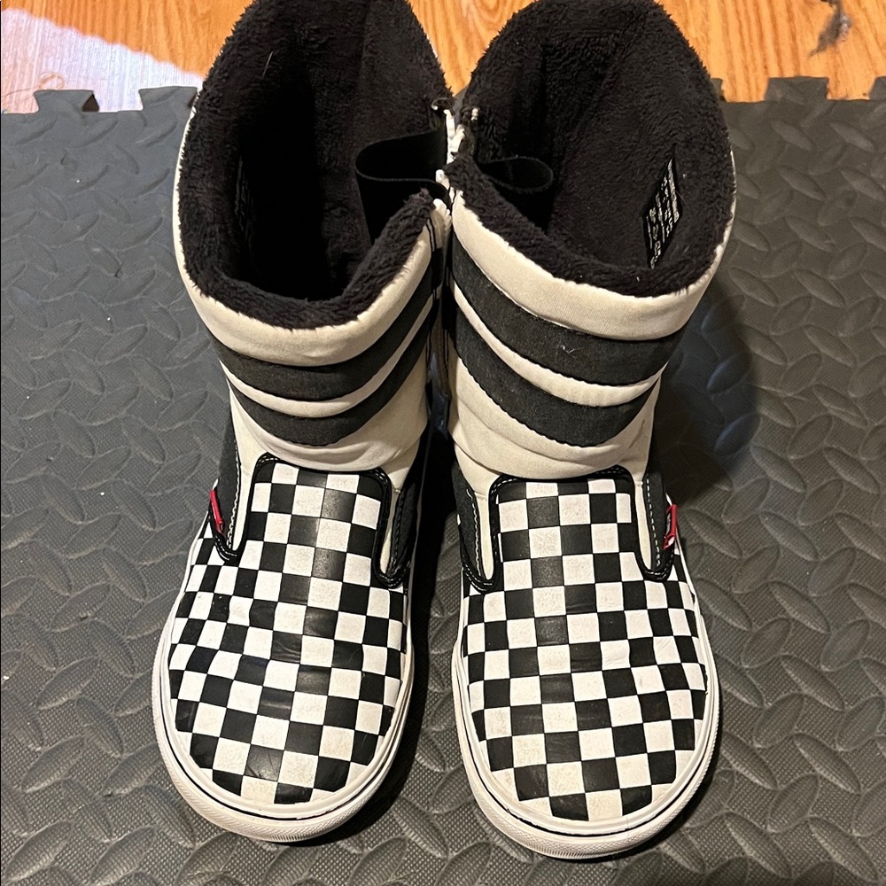 Checkered Black and White Slip-On Vans Boots with Zipper size 6 men’s